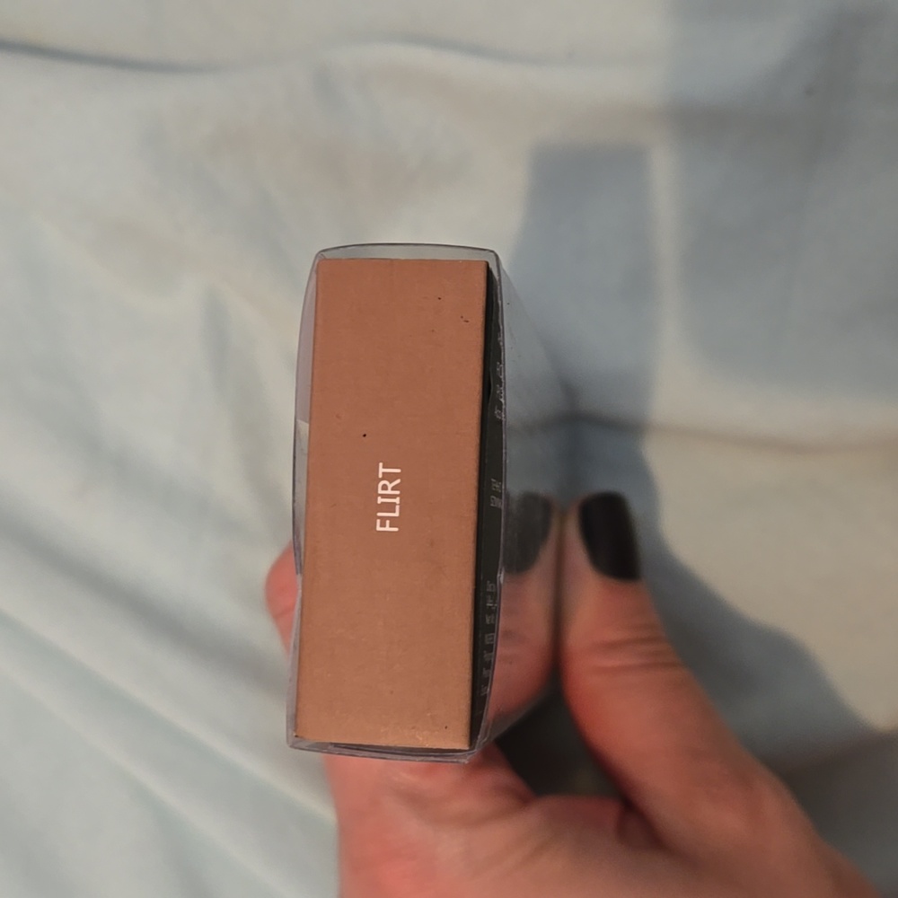 HUDA BEAUTY  Liquid Matte Lipstick "FLIRT"